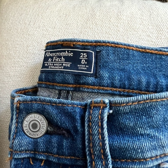 Abercrombie ultra high rise straight - Picture 3 of 4